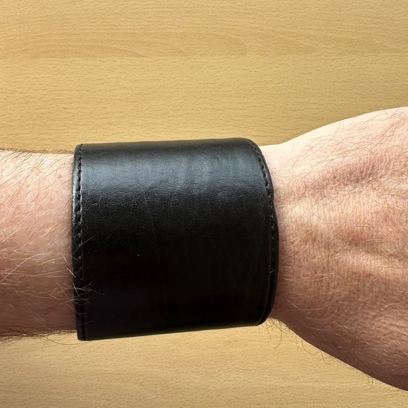 Anne Demeulemeester Leather Wide Cuff - Picture 4 of 4
